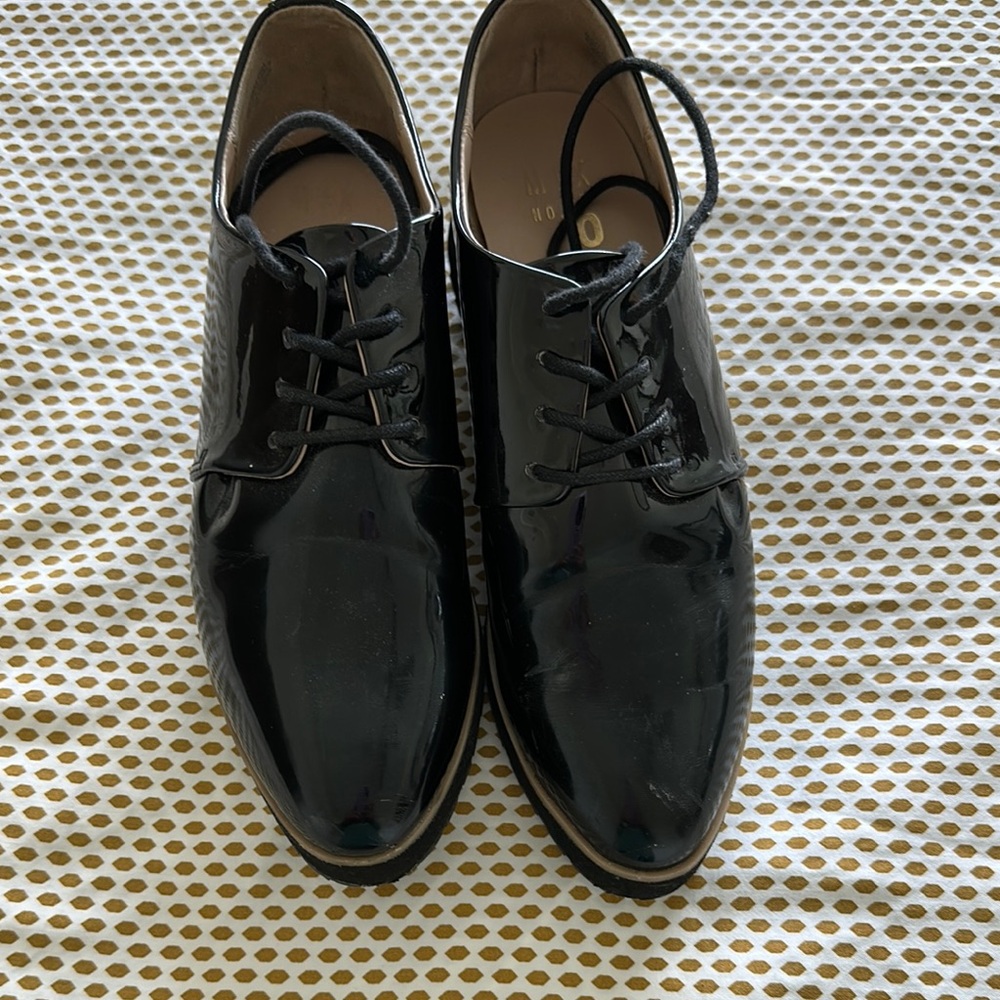 Mix No. 6 Black Leather Flats with Timeless Design